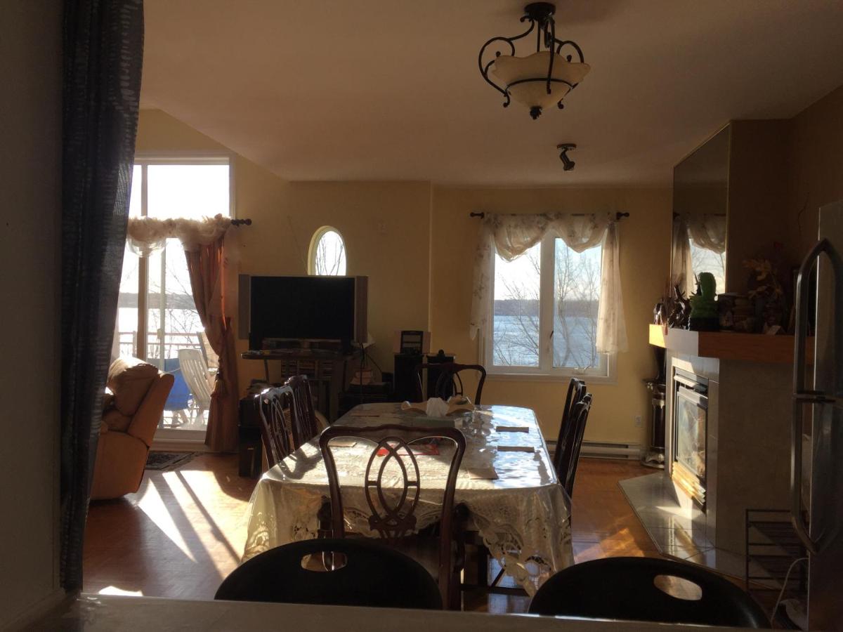 Water view Apt near downtown& airport - Housity
