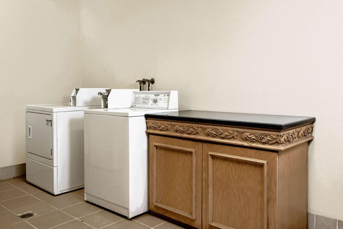 Executive Inn westley,CA - Housity