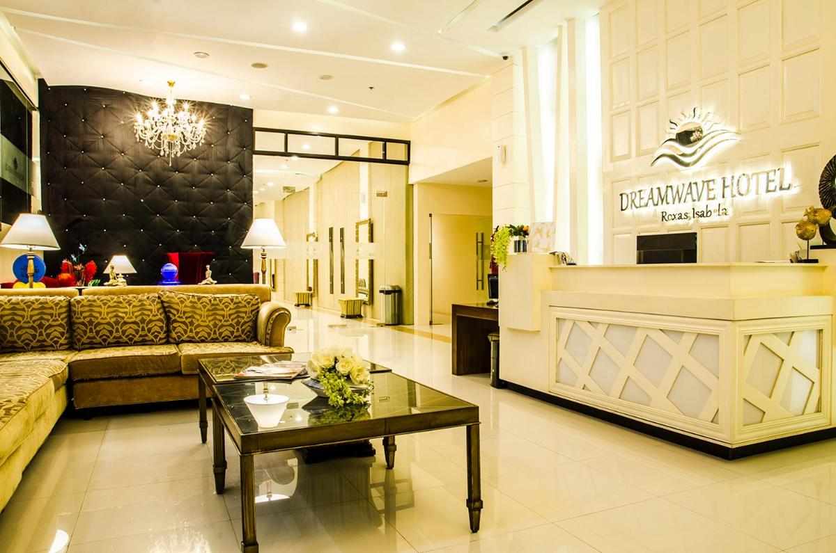 Dreamwave Hotel Roxas - Housity