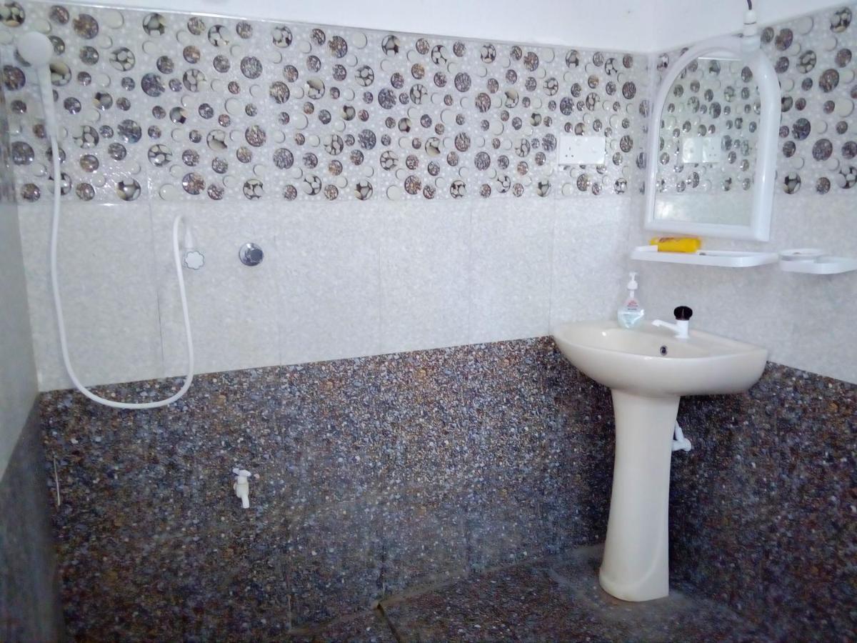 Siri medura surf yoga meditation guesthouse and hostel - Housity