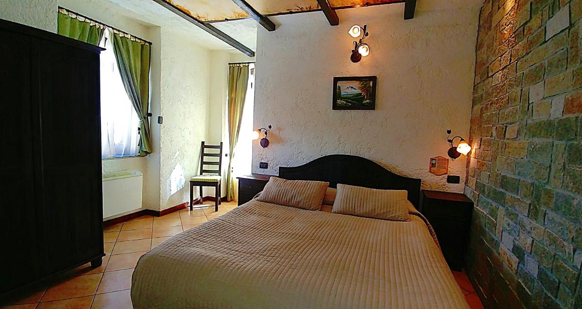 Chalet Sul Lago Hotel In Montagna - Housity