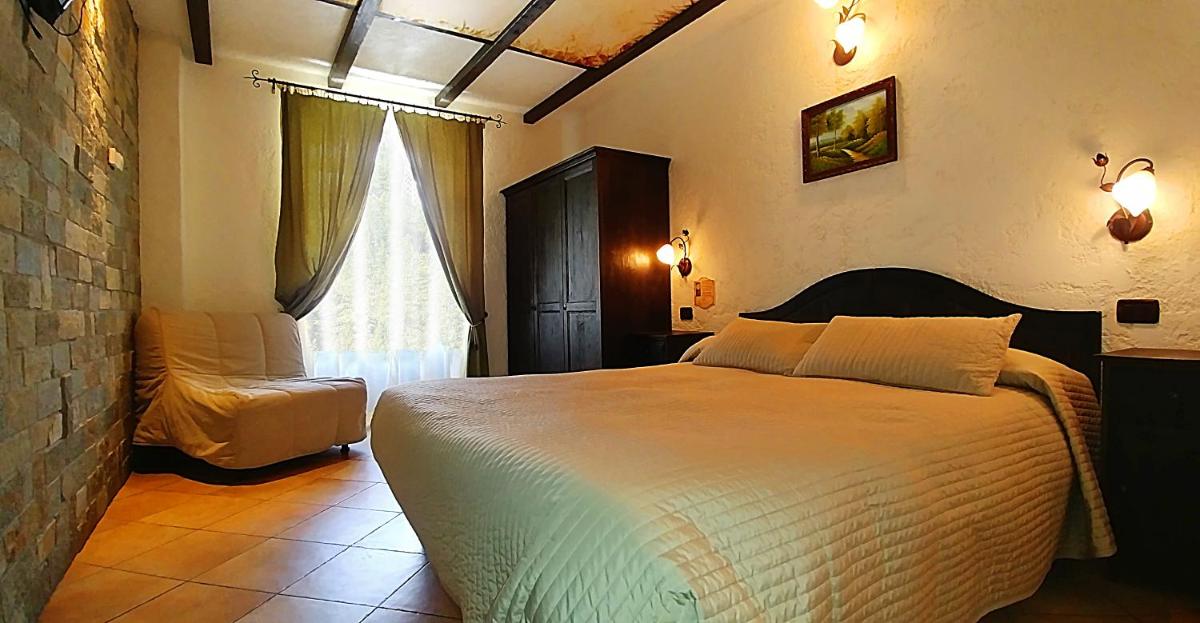 Chalet Sul Lago Hotel In Montagna - Housity