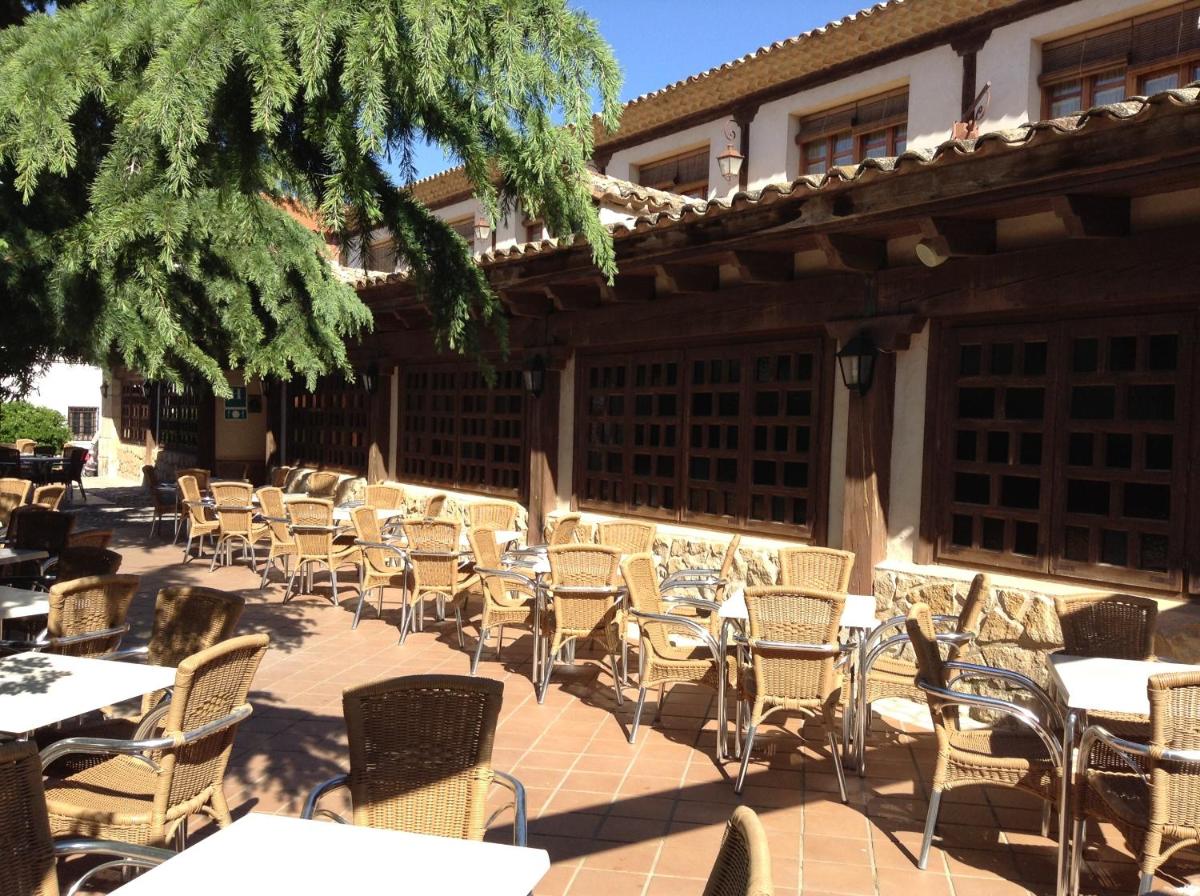 Hotel Mesón de Don Quijote - Housity
