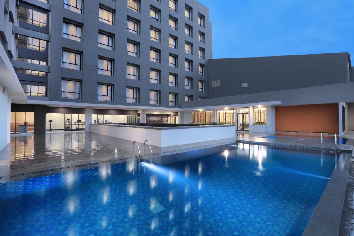 Suitetrails - Harper Palembang by ASTON