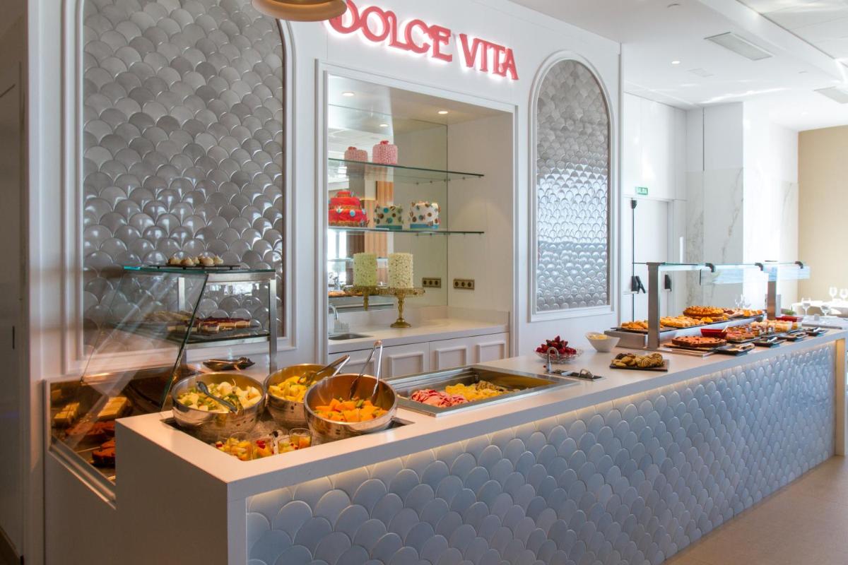 Comida en o cerca de este hotel