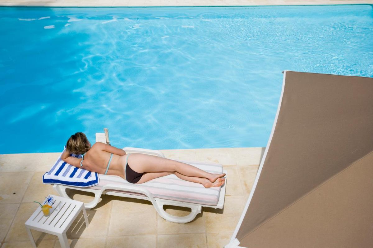 Piscine de l'établissement Aiguille du Midi - Hôtel & Restaurant ou située à proximité