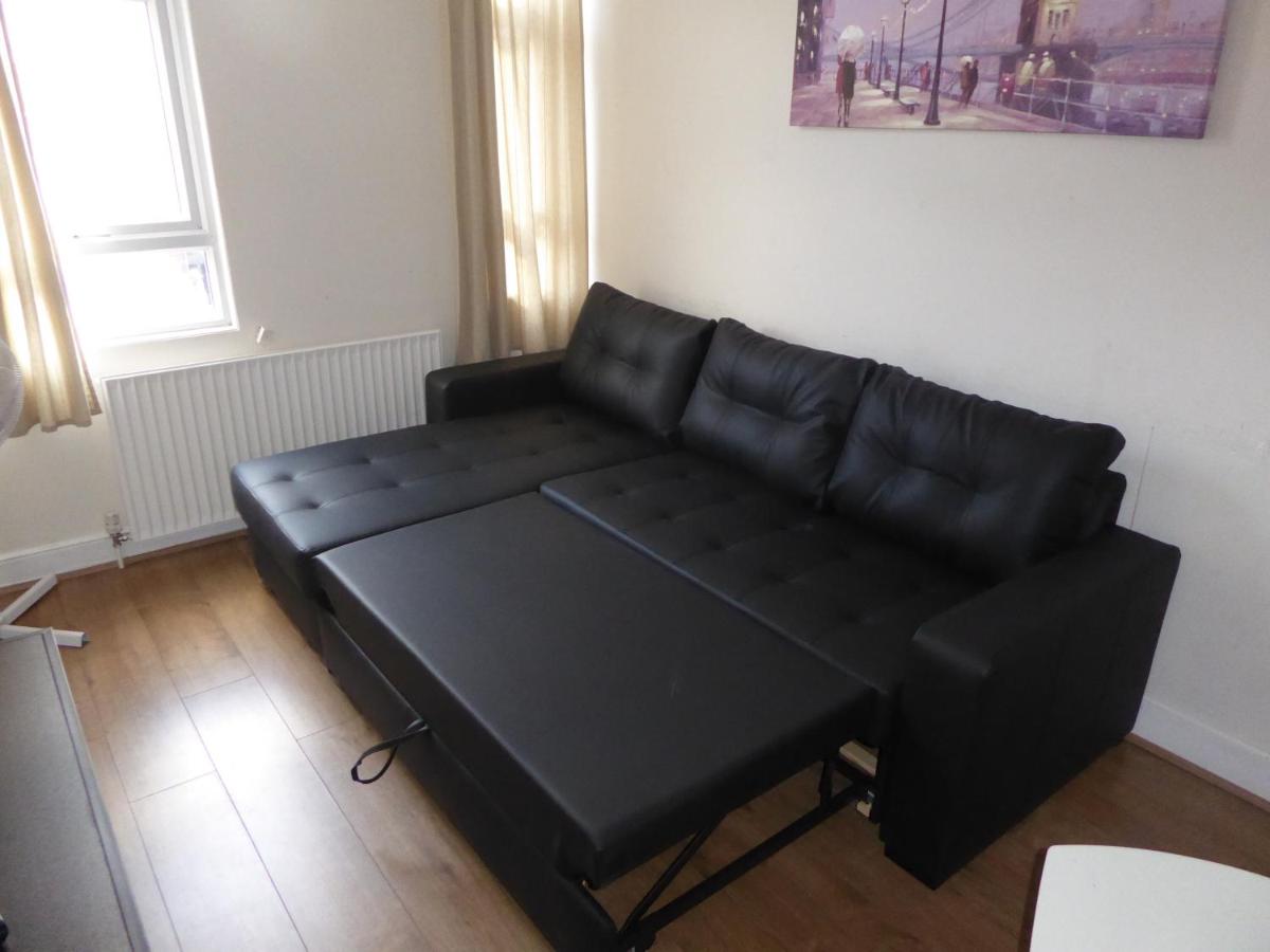 Turnpike House - Housity