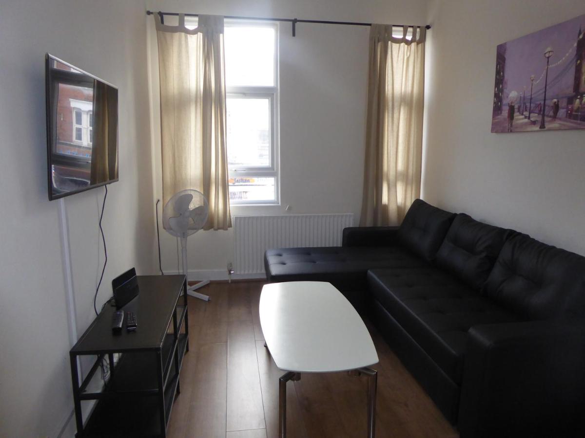 Turnpike House - Housity