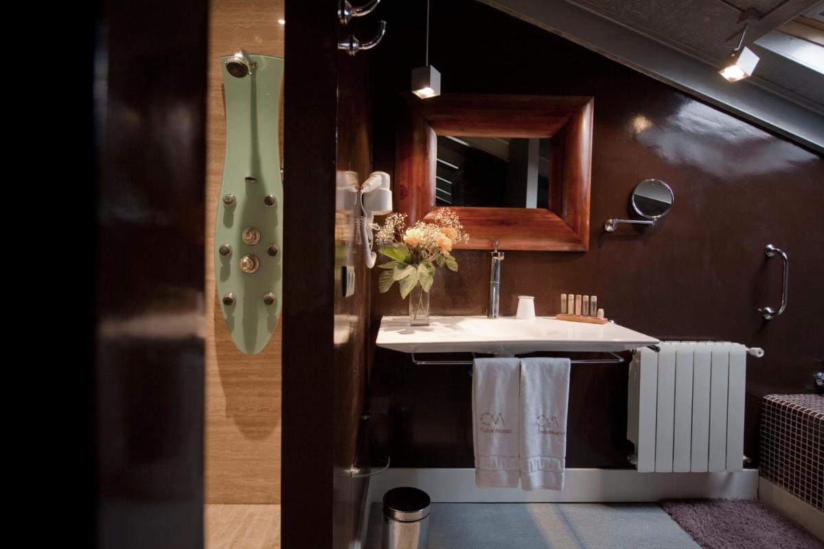 Un baño de Hotel Cardamomo Sigüenza