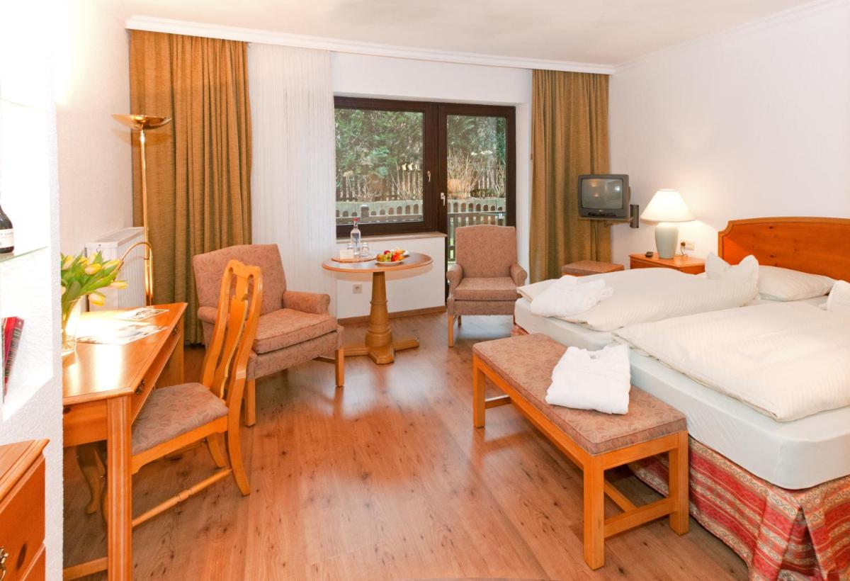 Hotel Zum Goldenen Hirsch - Housity