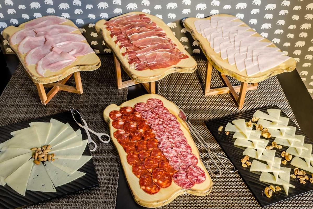 Comida en o cerca de este hotel