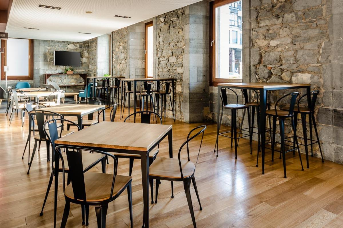 Un restaurante o sitio para comer en Hotel Balneario Orduña Plaza