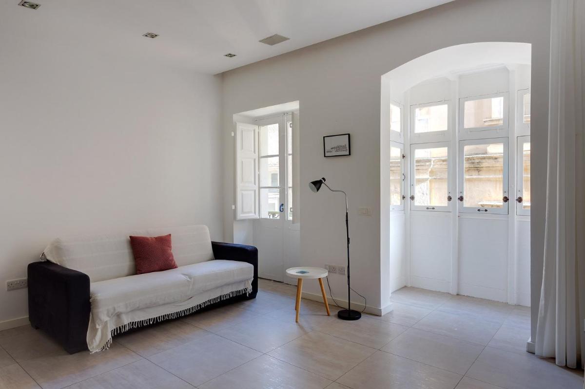 Suitetrails - Valletta Studio Apartment