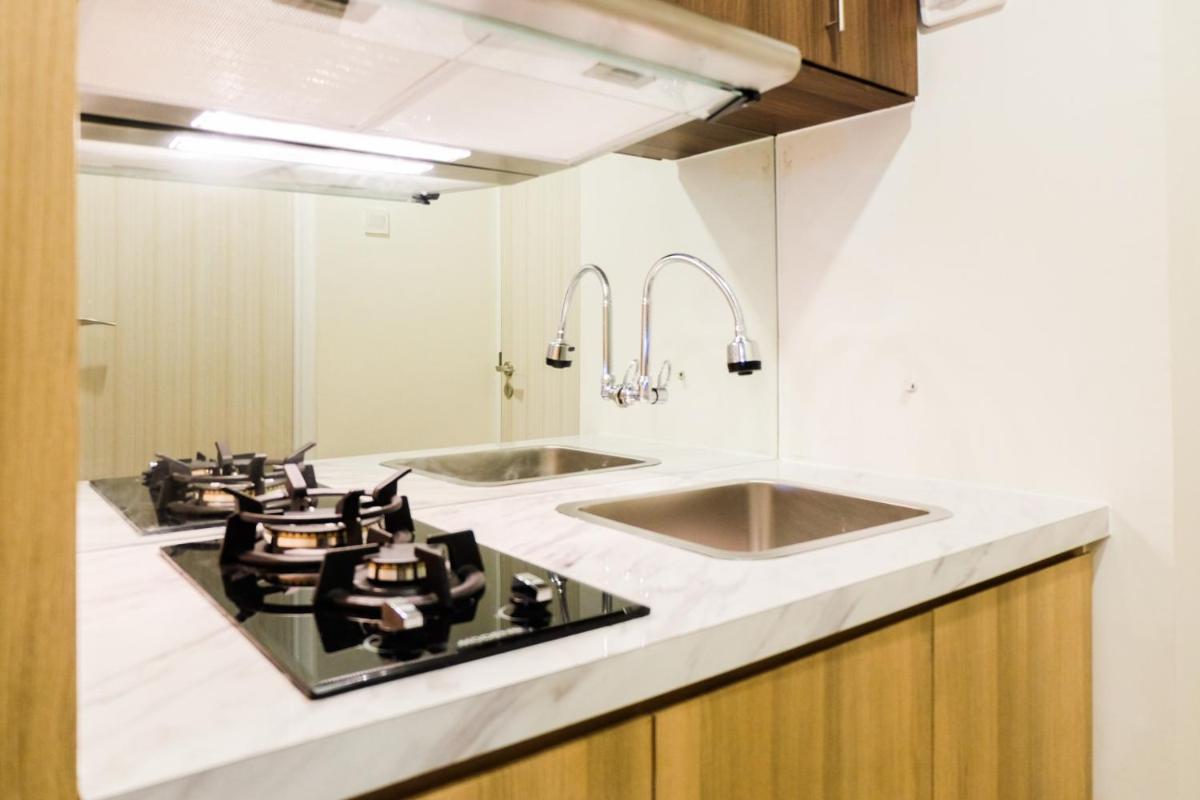 Modern Elegant Studio Grand Kamala Lagoon Apartment By Travelio - Housity
