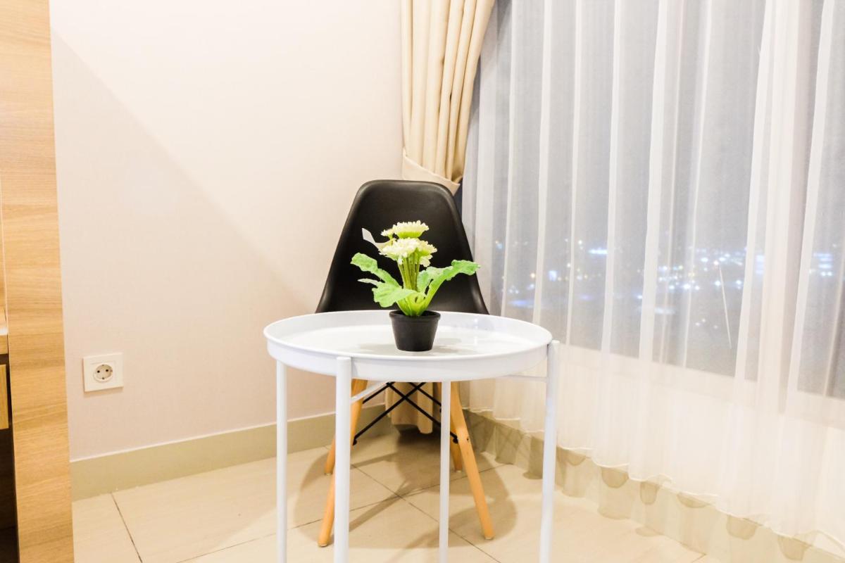 Modern Elegant Studio Grand Kamala Lagoon Apartment By Travelio - Housity