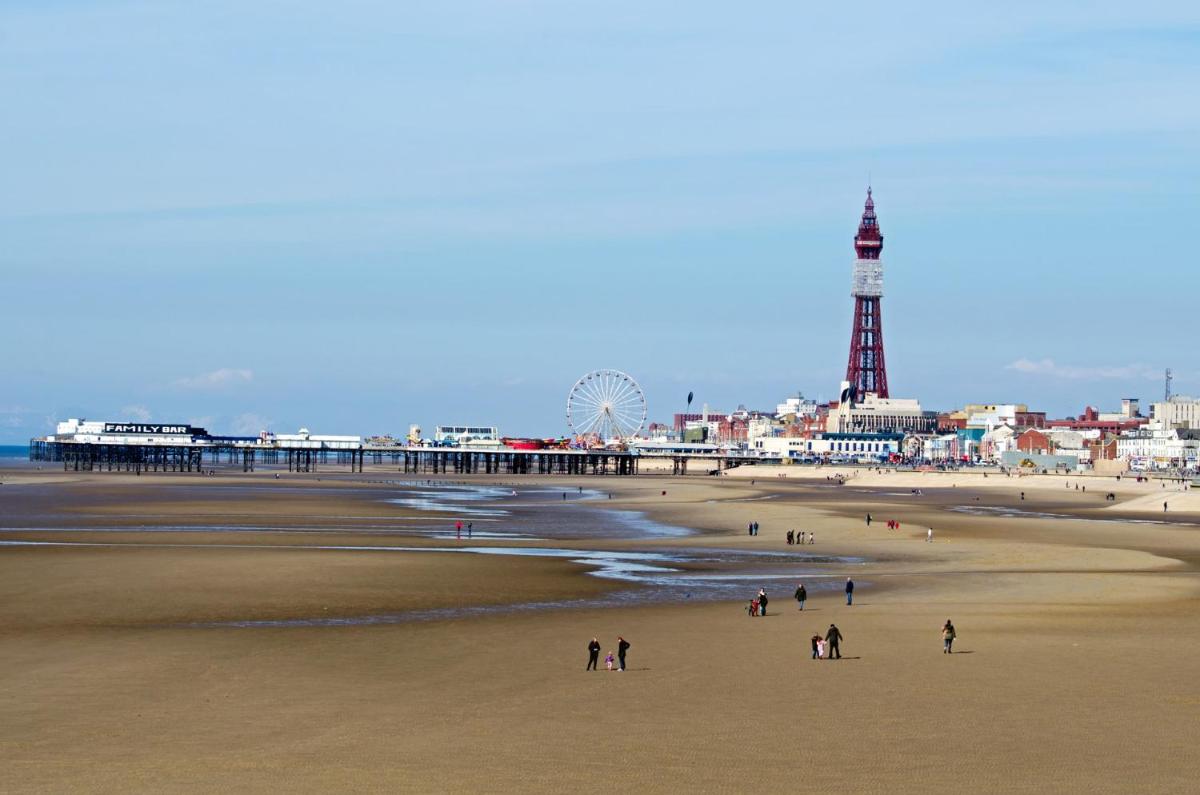 Simpson Beach View Apartments by Blackpool Service Apartments - Housity