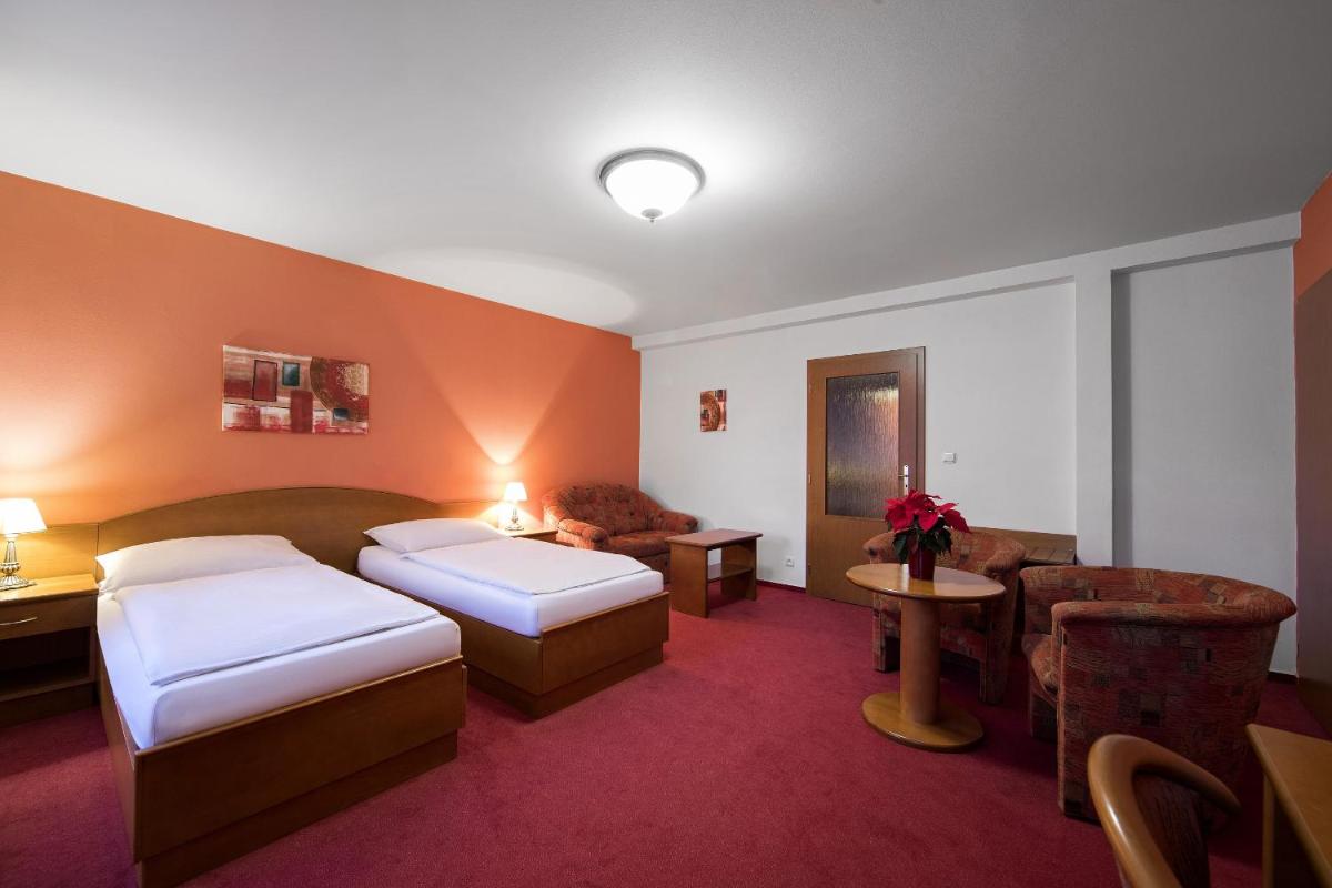 Attic Hotel - Housity