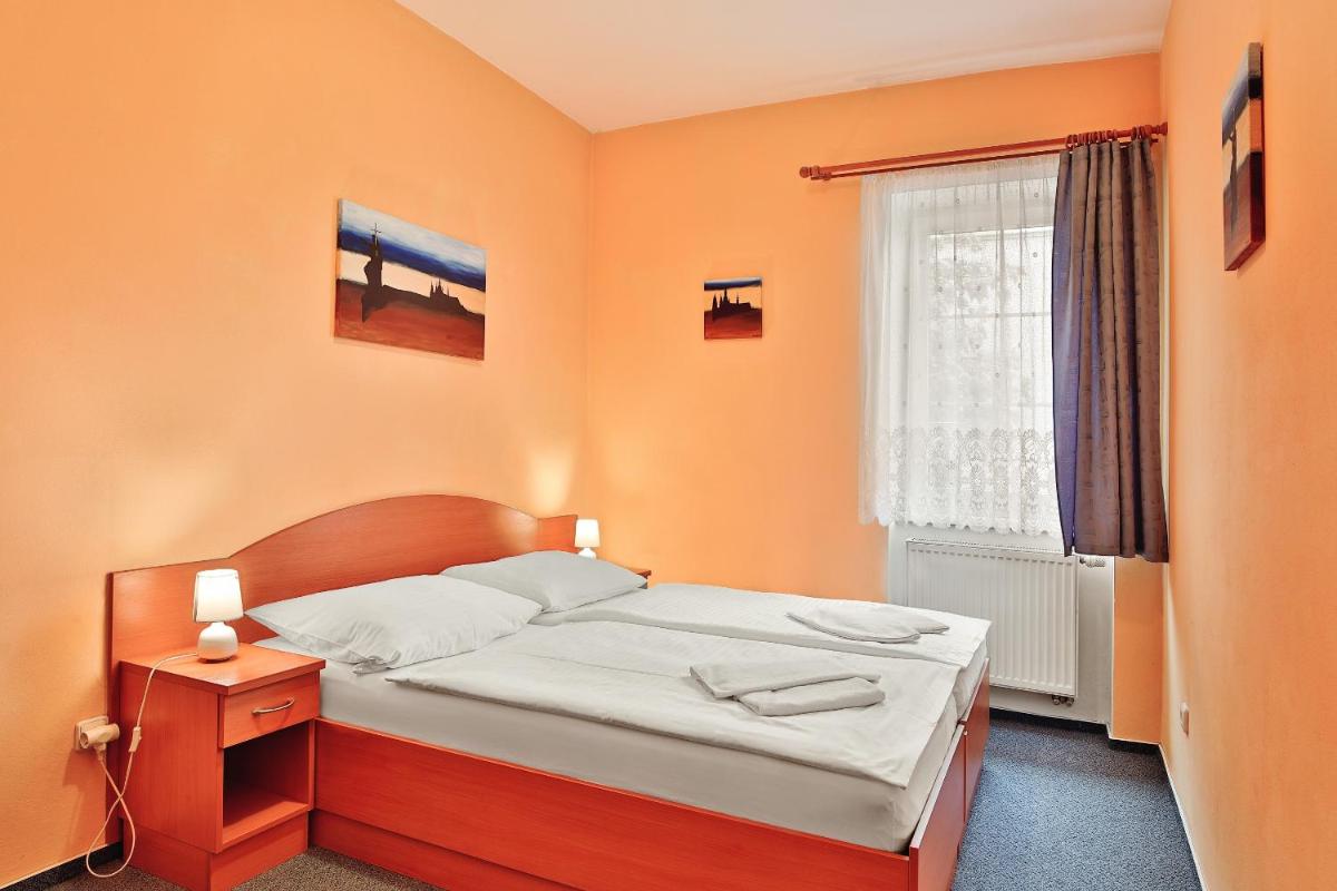Attic Hotel - Housity