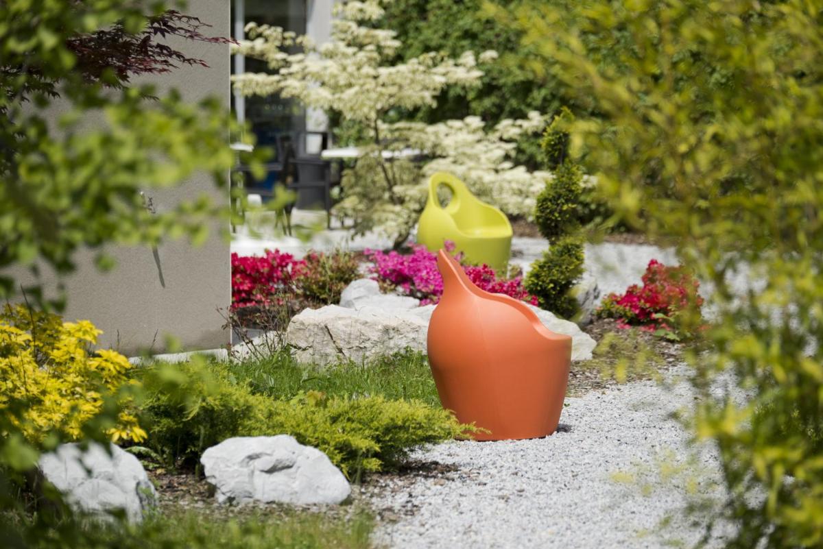 Jardin de l'établissement Logis Hôtel Victor Hugo & Spa