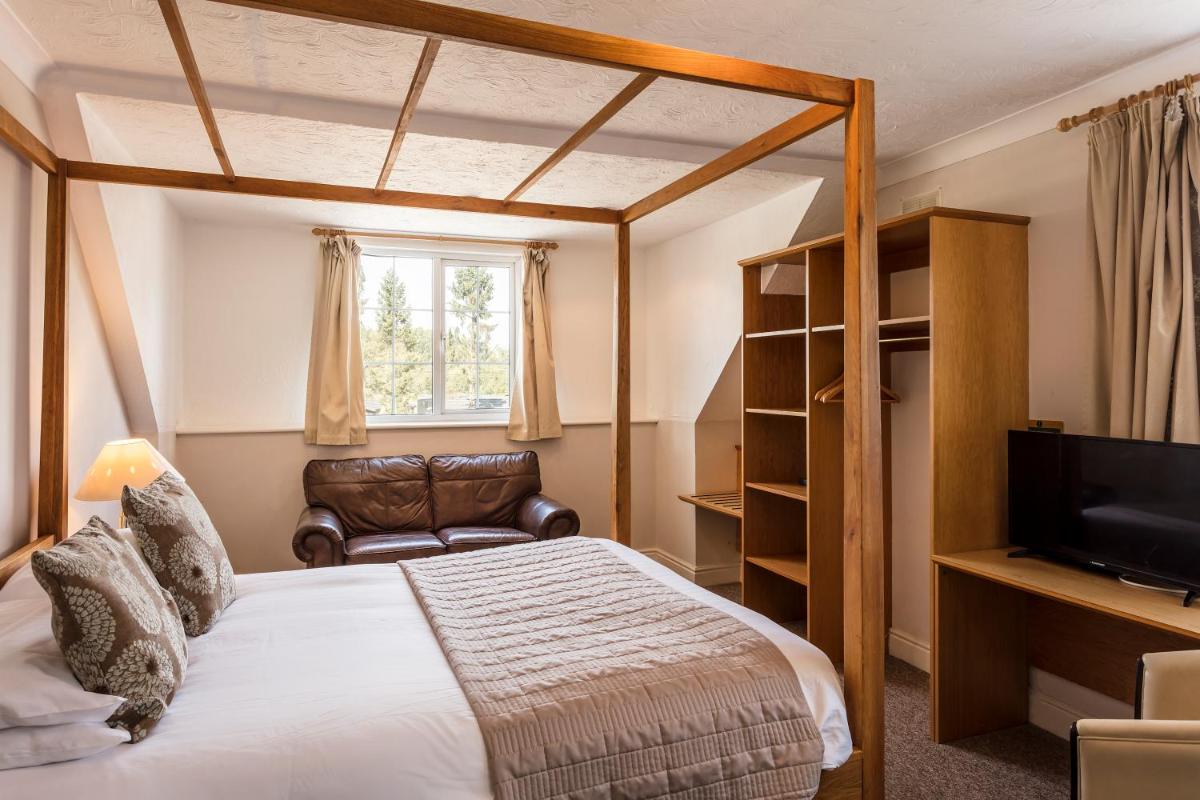 Roydon Marina Village Hotel - Housity