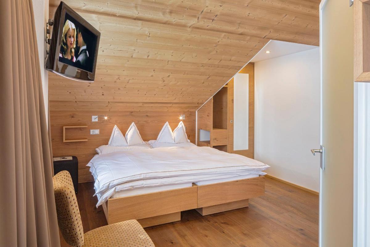 Hotel Edelweiss Blatten Lötschental - Housity