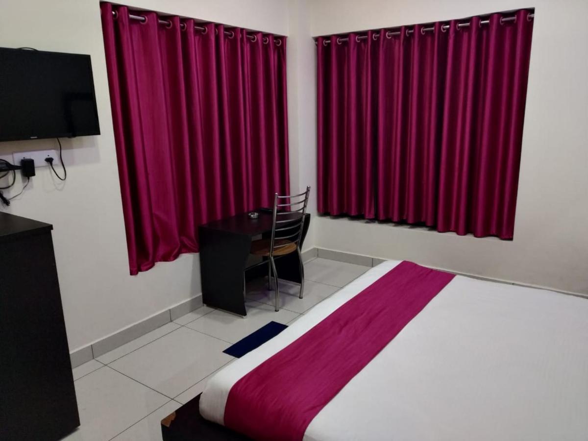 Hotel Reyansh - Housity