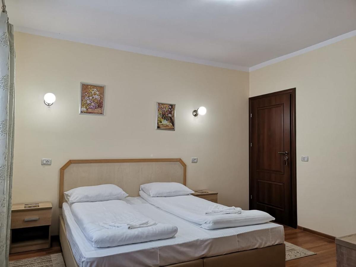 Fantanita Craiesei - Housity