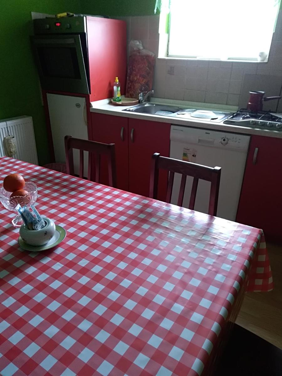 Seljačko domaćinstvo, Izletište jastrebov vrh - Housity
