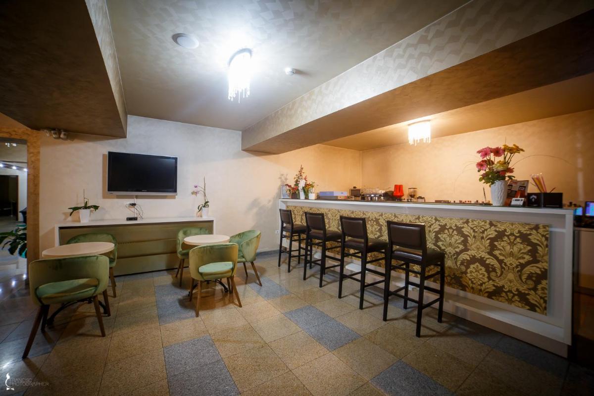 Hotel Ozana - Housity