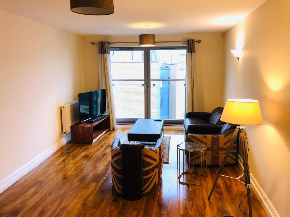 Modern Apartment By River Thames - Housity
