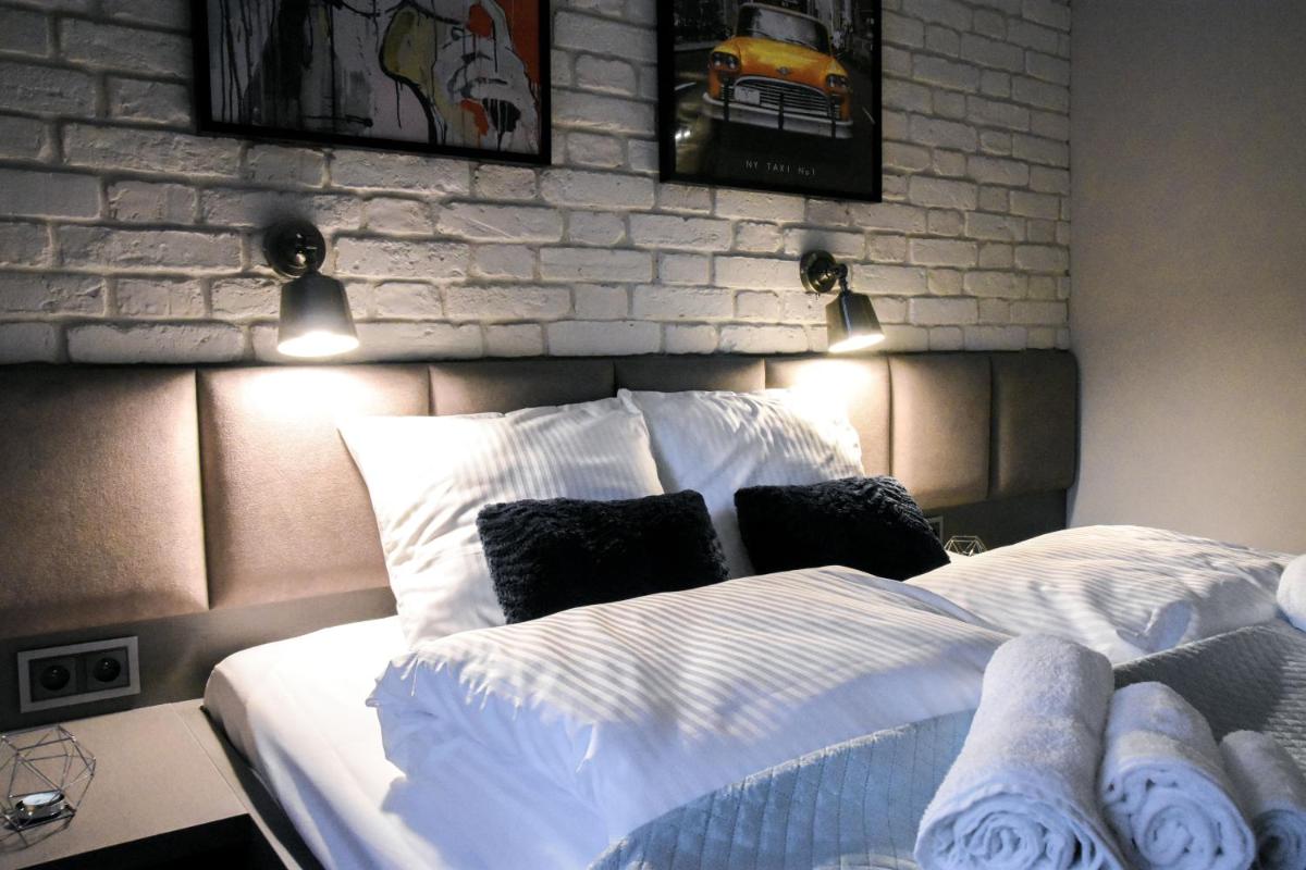 Suitetrails - Your Private 5-Star Home in Katowice # 5-minute walk to Spodek, 10 minutes to City Center