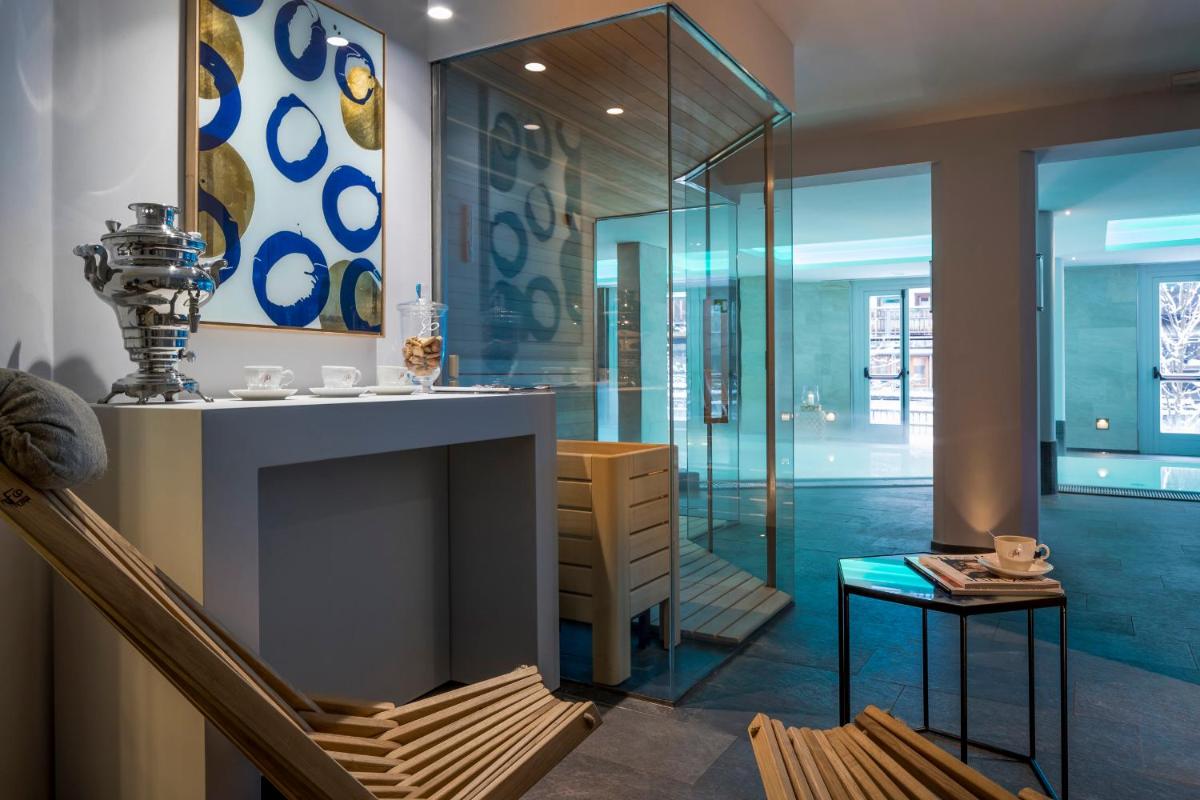 Coin salon dans l'établissement Grand Hôtel des Alpes