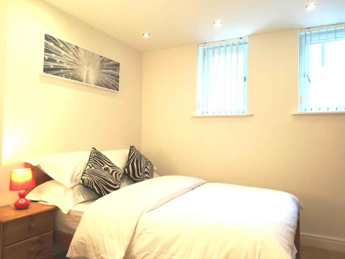 Modern, 1 Bedroom Apartment, Uplands, Swansea - Housity