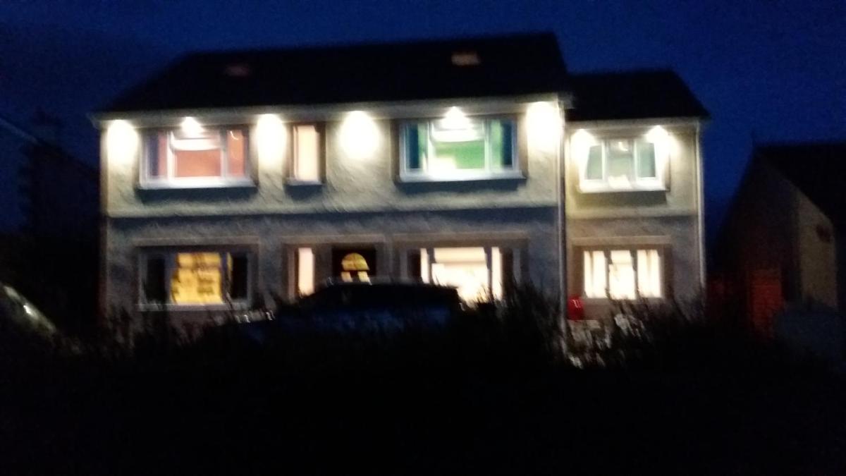 Criw Newydd - Housity