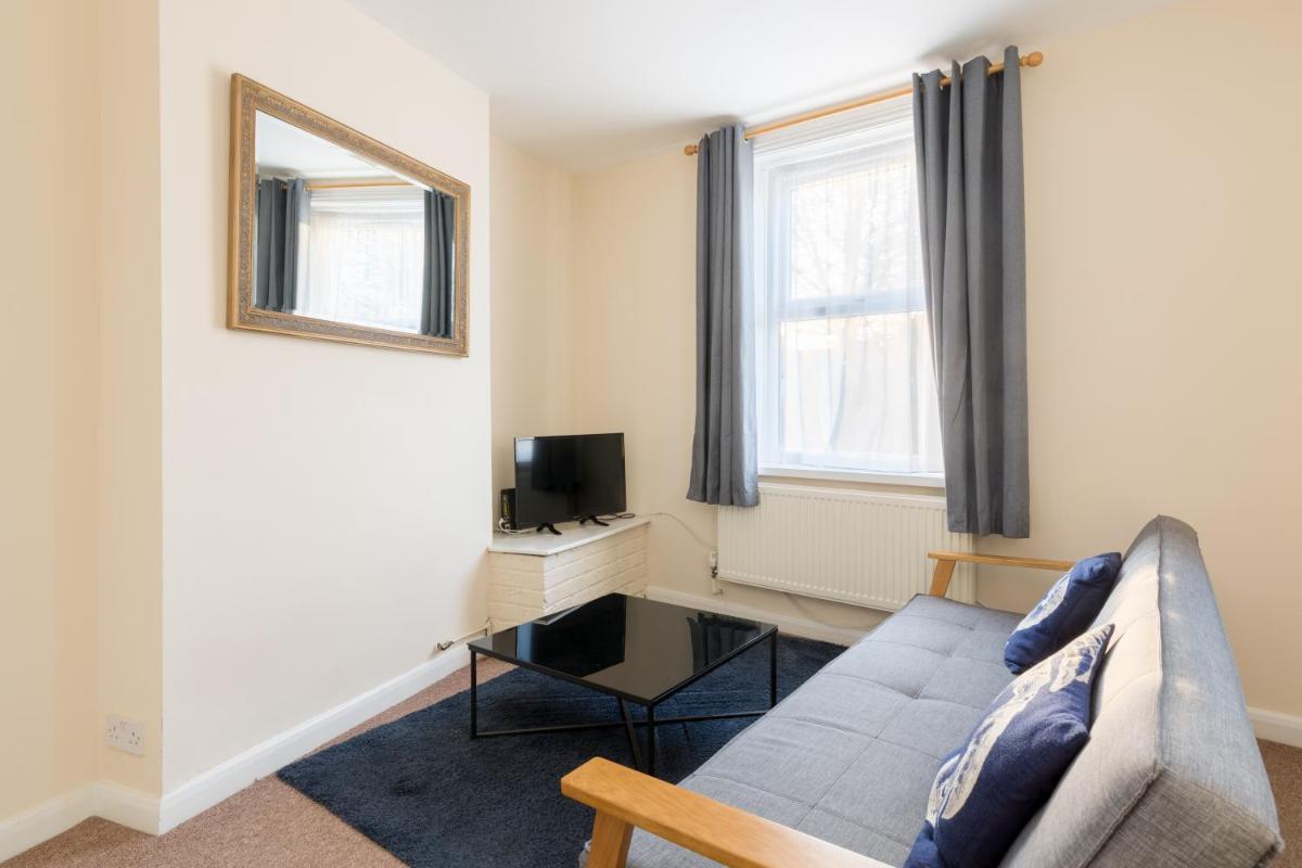Well presented 2 bedroom house - sleeps four - Housity