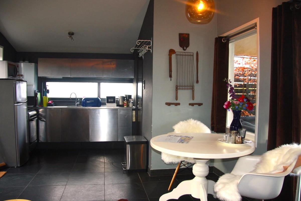 Garden House, Private studio apartment with wifi and free parking for 1 car - Housity