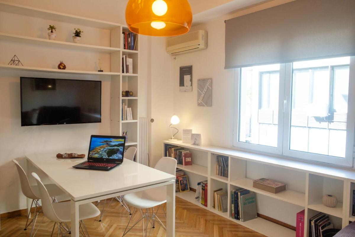 White n Bright Studio Apt - Housity