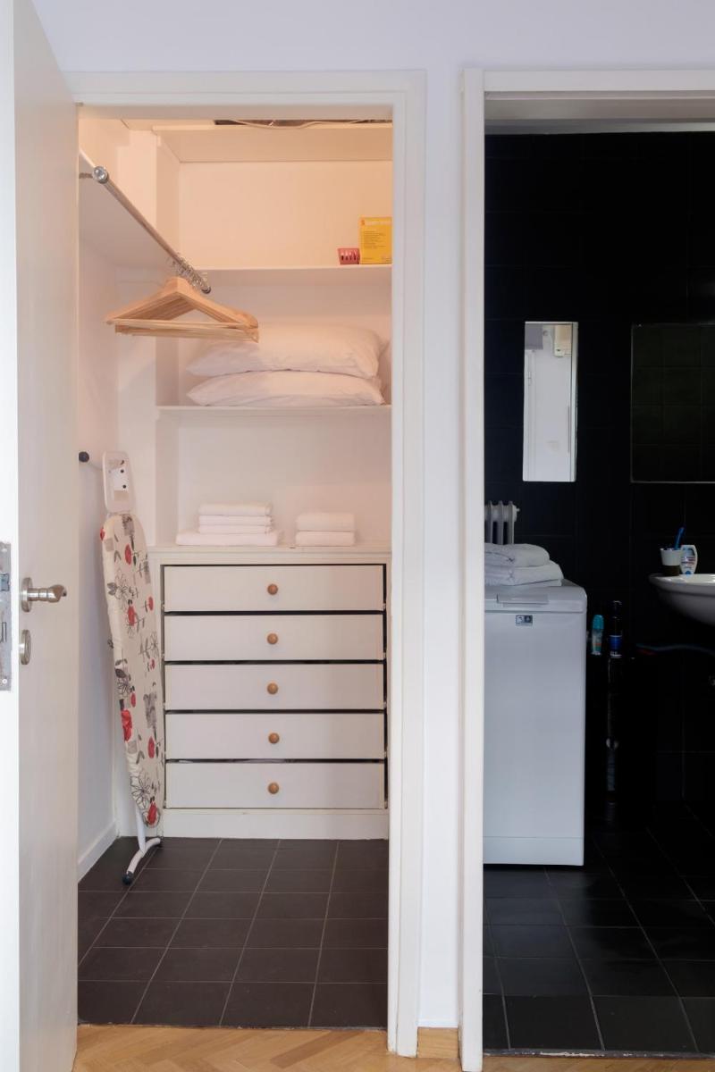 White n Bright Studio Apt - Housity