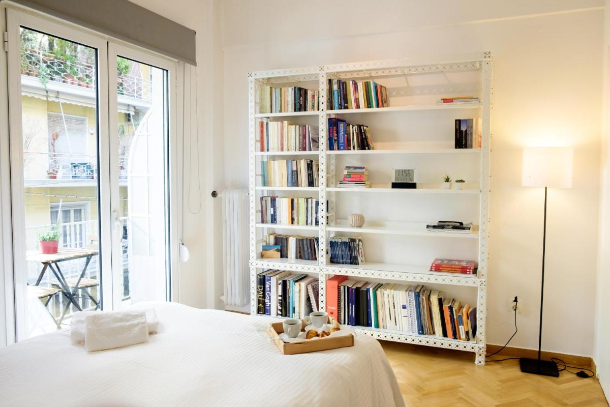 White n Bright Studio Apt - Housity
