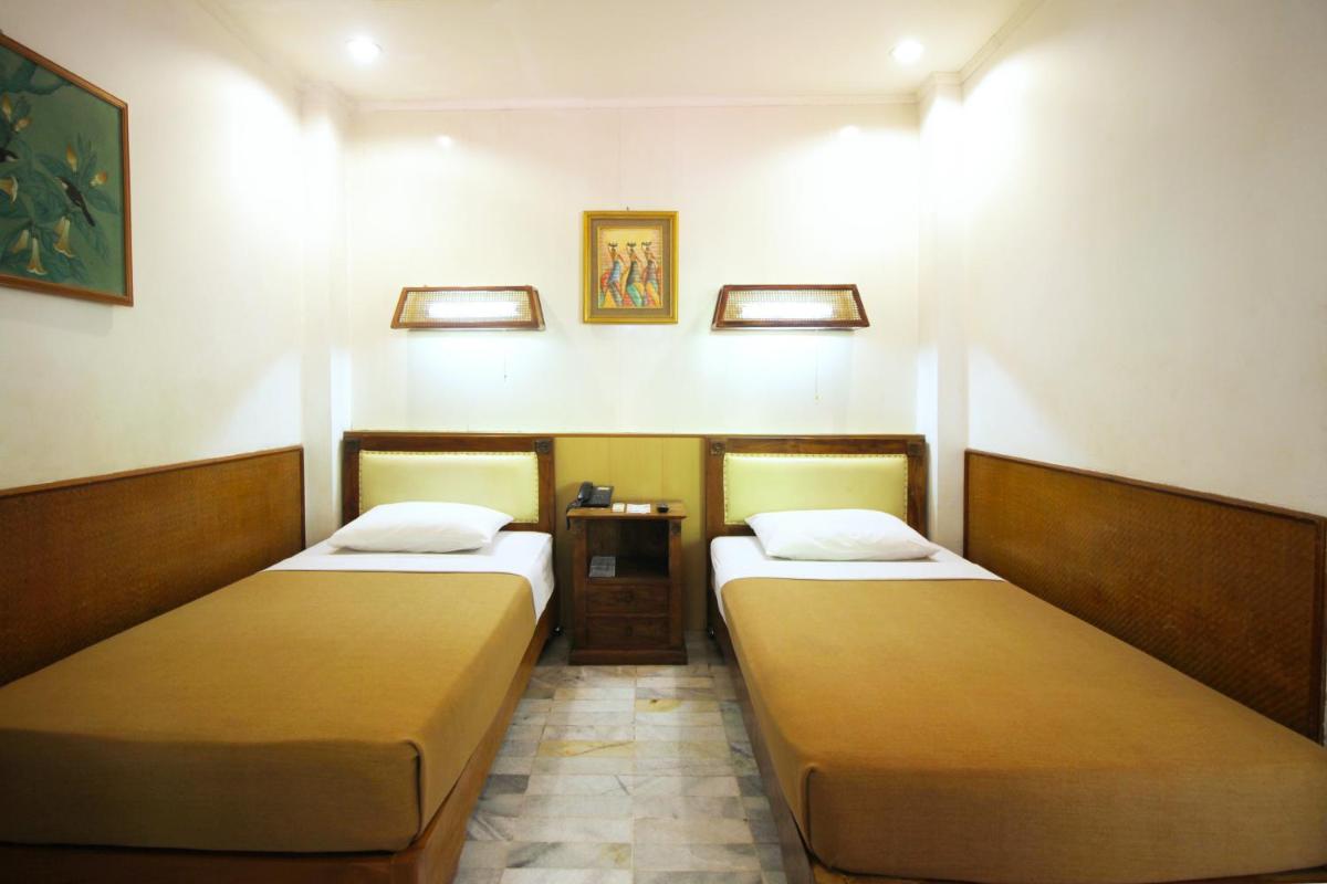 Hotel Karthi Kuta - Housity