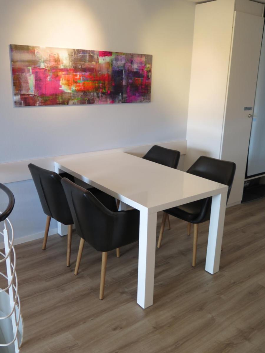 Swiss Seeblick Apartment mit Hotelanbindung - Housity