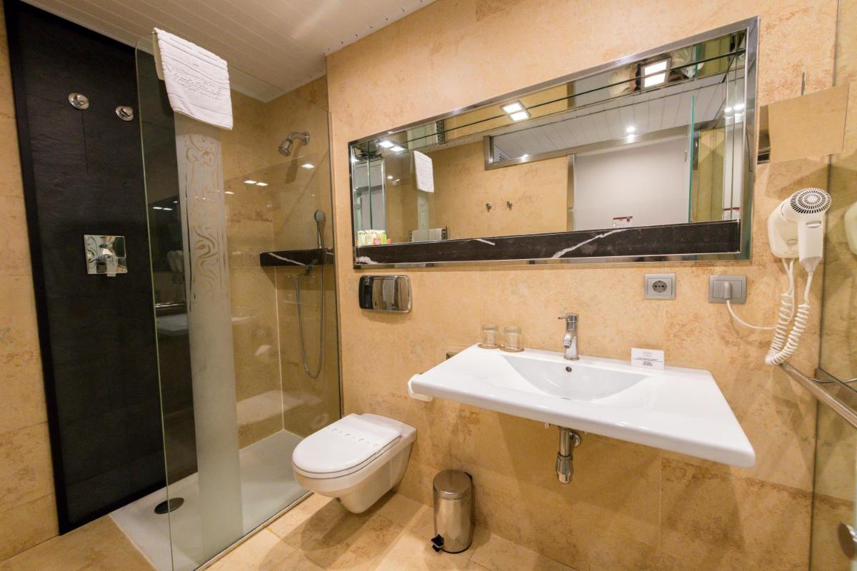 Un baño de Hotel Fruela