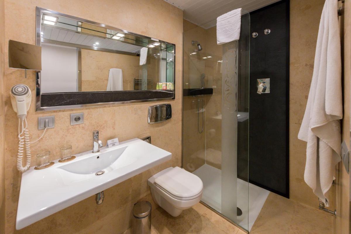 Un baño de Hotel Fruela