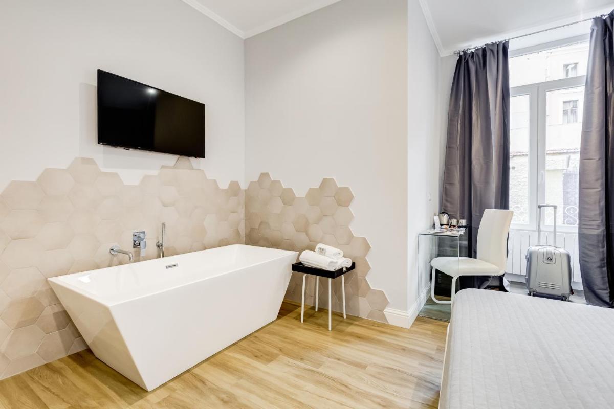 Opera Private Suites by Premium Suites Collection - Housity