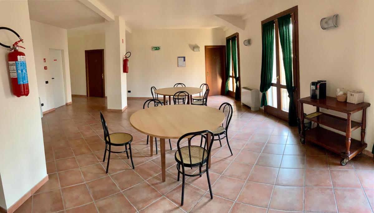 Hotel Riviera Ristorante La Briciola - Housity