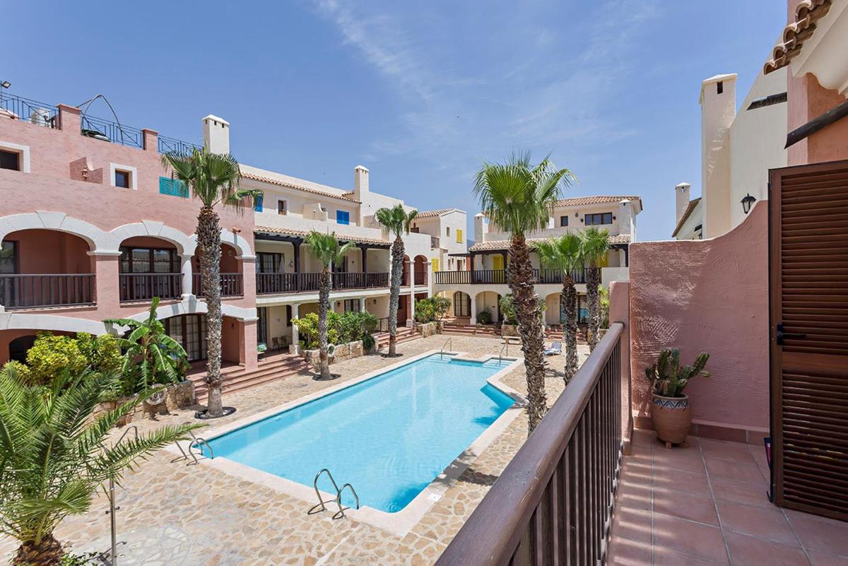 Harbour lights townhouse - Housity