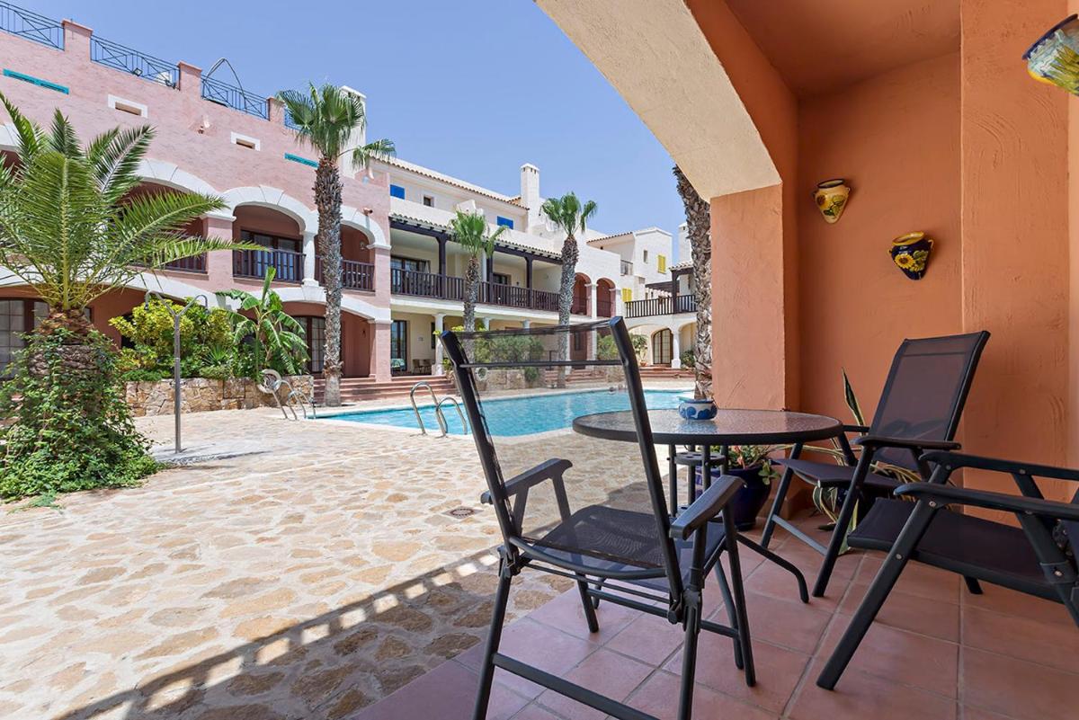 Harbour lights townhouse - Housity