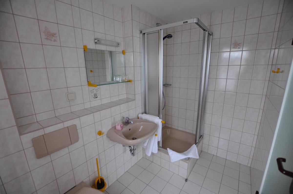 Landhotel Weisses Röß`l - Housity