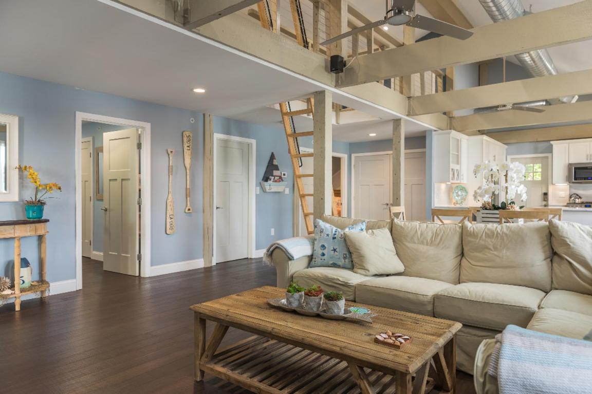 Luxury Marblehead Condo - Housity