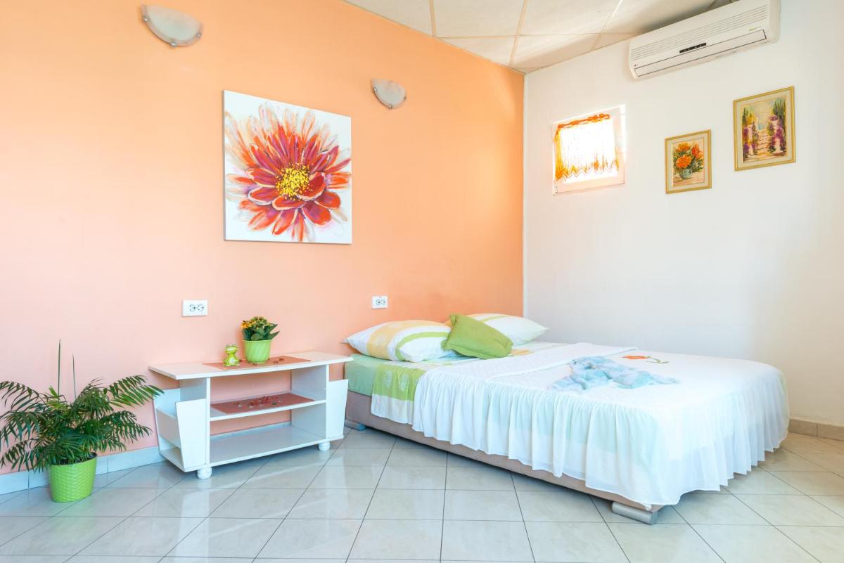 Cute & Cozy Studio - Housity